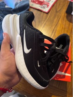 Nikes women