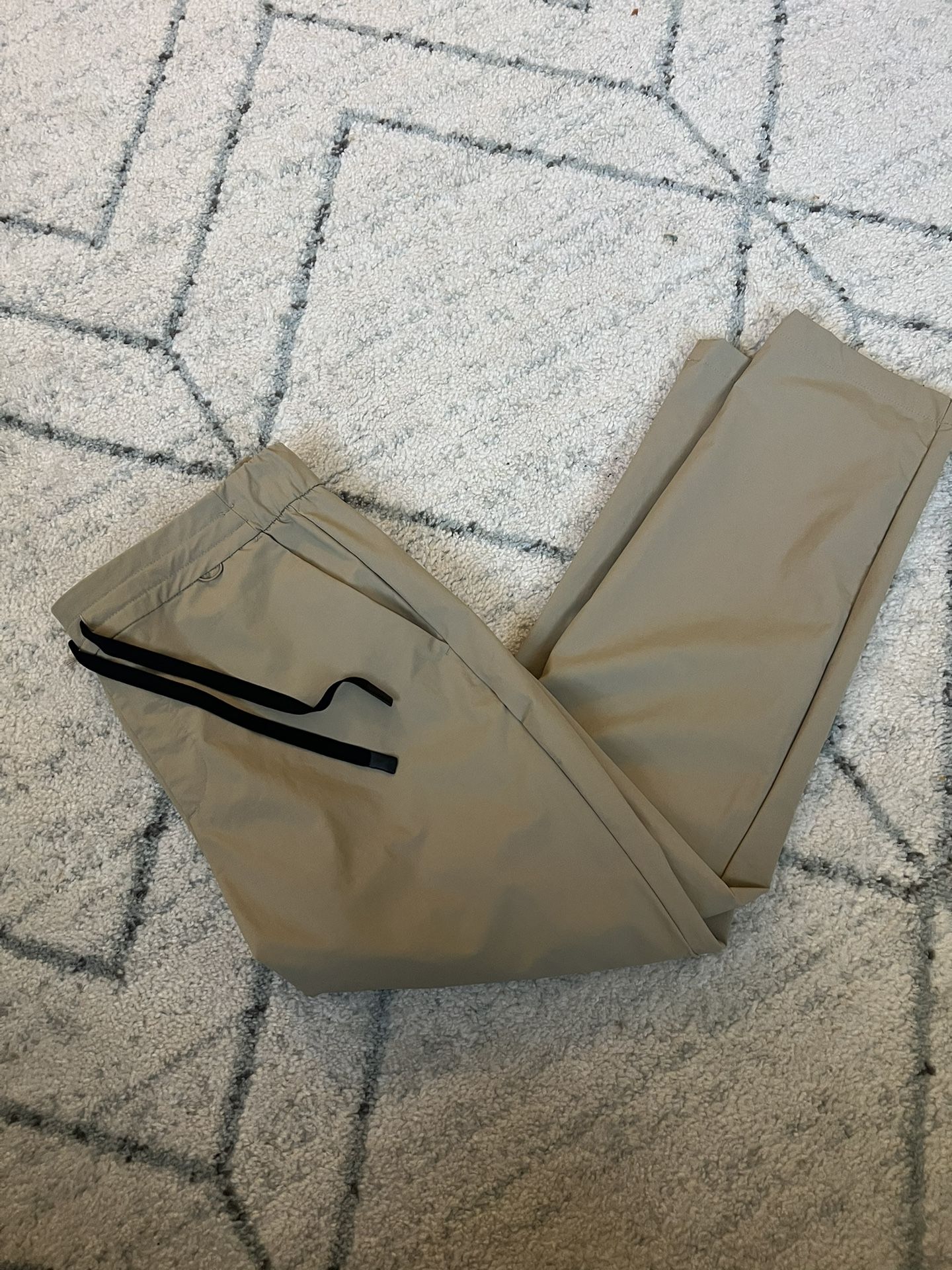Figs Women’s FIGSPRO Scrub Pants Skinny Khaki Size Large Petite L/P EUC Beige