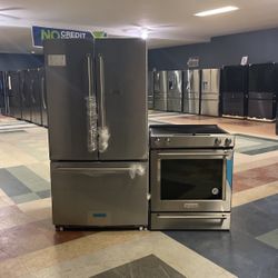 New Kitchen Aid Refrigerator And Electric Matching Range‼️‼️