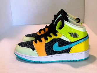 Nike Air Jordan 1 Mid SE GS. Size 5Y