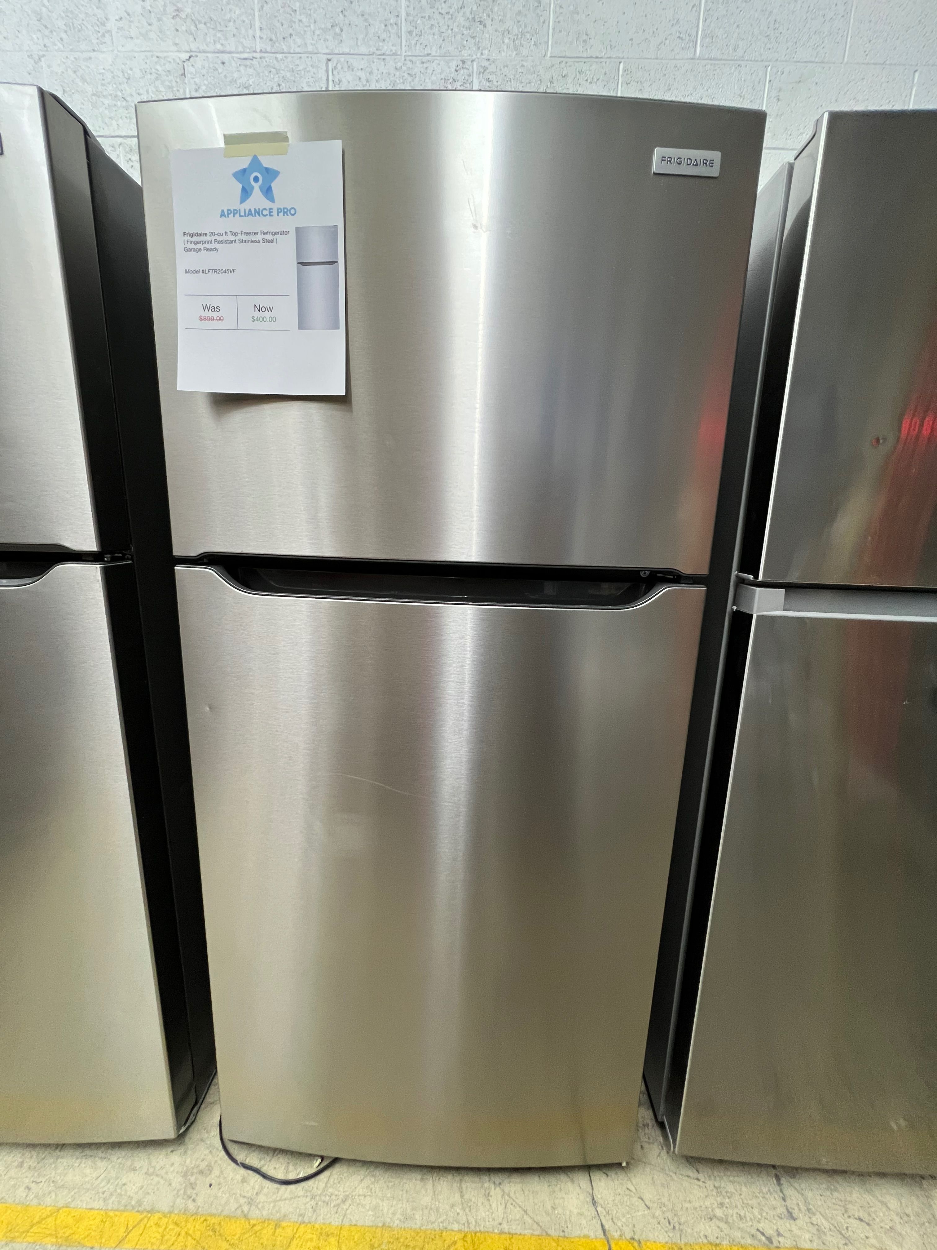 Frigidaire 20-cu ft Top-Freezer Refrigerator (Fingerprint Resistant Stainless Steel ) Garage Ready