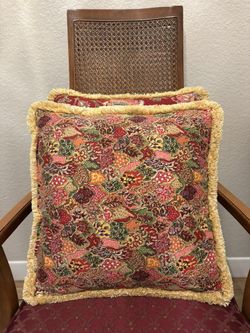 3 Decorative Pillows 