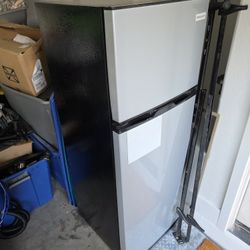 7cubic Foot Mini Fridge 