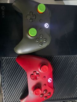 Selling Xbox One with 12 games & 2 controllers