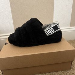 UGG FLUFFY SLIDES (BLACK) 