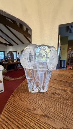 Mats Jonasson Leaded Glass Crystal Elephant Sculpture 8 1/4”x 6 1/4” Signed
