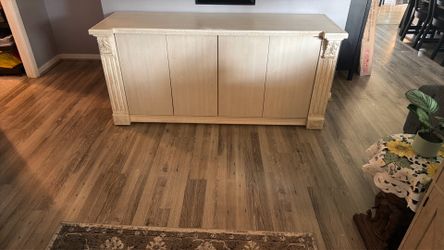 Ivory Crudenza with 4 Cabinets