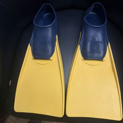 Flippers Small Size 5-7 