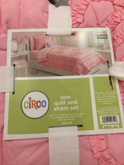 Circo Twin quilt and sham set