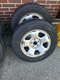 2 honds Pilot rims and tires 245/65/17