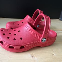 Crocs Classic Clogs Red Women’s Size W4 Slip On Comfort Sandals Lightweight Shoes