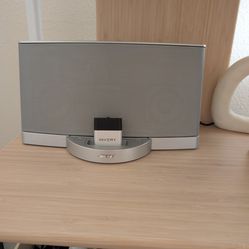 Like new bose sound dock with bluetooth