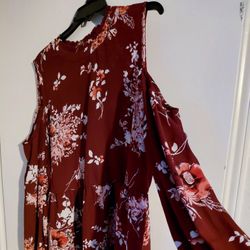 Bobeau Burgundy Floral Top Cold Shoulders with flare botto., size 1X $15