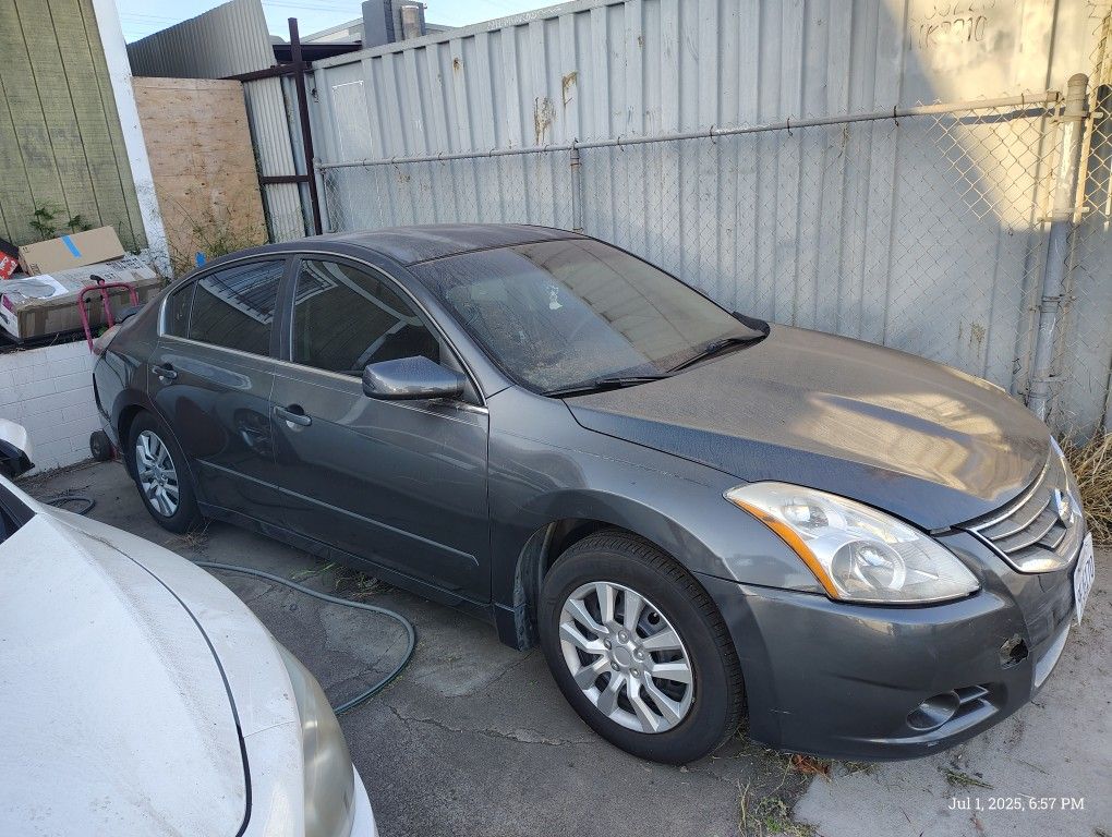 2010 Nissan Altima 1400$