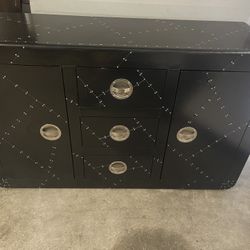 Black Domino Chest
