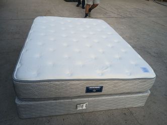 Serta queen mattress and box spring