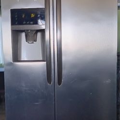 FRIGIDAIRE REFRIGERATOR 