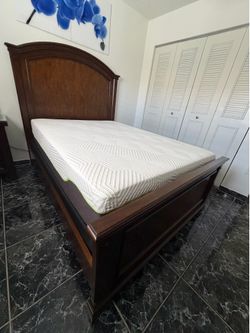 Full size bed and mattress - Cama tamaño full