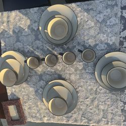 Dishware Set