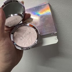 BECCA Prismatic Amethyst Shimmering Skin Perfector Pressed Highlighter 7g badbox