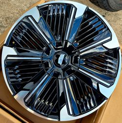 2027 CADILLAC ESCALADE IQ RIMS OEM NEW......( 24" INCH )