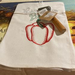 Mud Pie Gift Set With Towel And Peeler