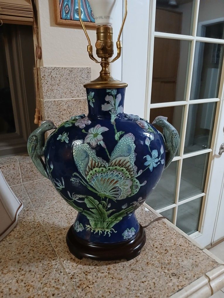 Vintage Chinese Ceramic Lamp