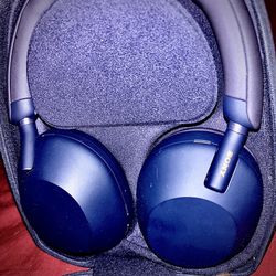 SONY brand- Wireless Industry Leading Noise Canceling Headphones. Color: Midnight Blue. Model#: WH-1000XM5