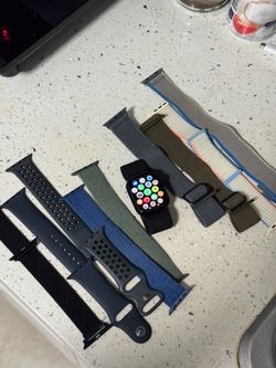 Apple Watch Series 8 45mm with 10 bands