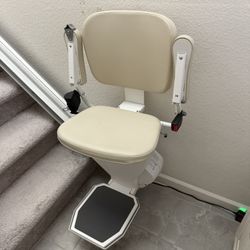 Ameriglide rave 2 StairLift