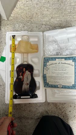 Elvis Presley LE plate and guitar