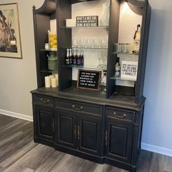 Beautiful Solid Wood Hutch W/lights