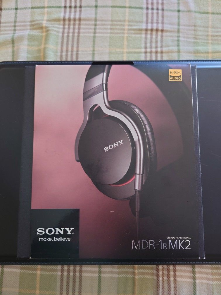 Sony MDR-1R MK2 Hi-Res Stereo Headphones