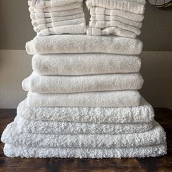 18 Piece White Bathroom Linens Set Bath Towels Small Bath Mats Large Bath Mats Hand Towels Lot