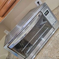Counter Top Oven  In Excellent Working Condition 