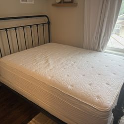Queen Mattress/Boxspring/Bed Frame Package 