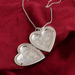 Beautiful heart Locket With 20 Chain Thumbnail