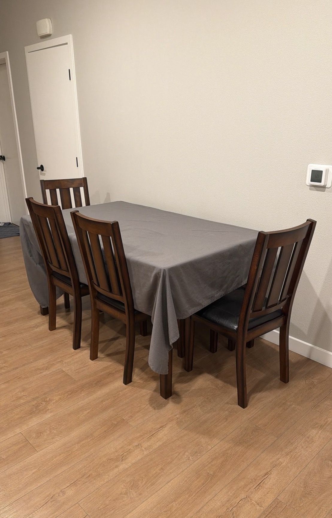 Dining Table w/ 4 chairs and bench