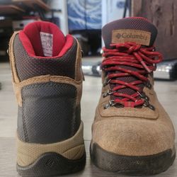 Columbia Womens Newton Ridge Plus Waterproof Hiking Shoe Size 7 Elk/Mountain Red