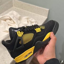 Jordan 4 thunders