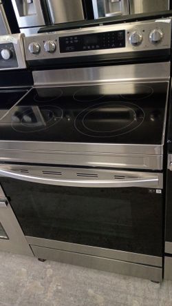 Stainless electric glass top five burners everything works with warranty delivery available fee depends on address 🏠🛣️🚛