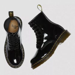 Dr. Martens 1460 AirWair Black Leather Boots 11821 - Size Men 4 / Women 5 - NEW