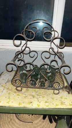 Wrought iron caddy holder with 4 Vintage Coca-Cola bottles