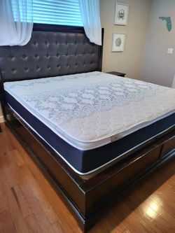NEW KING PLUSH PILLOW TOP MATTRESS. Bed frame is not available. Take it home same day 👍