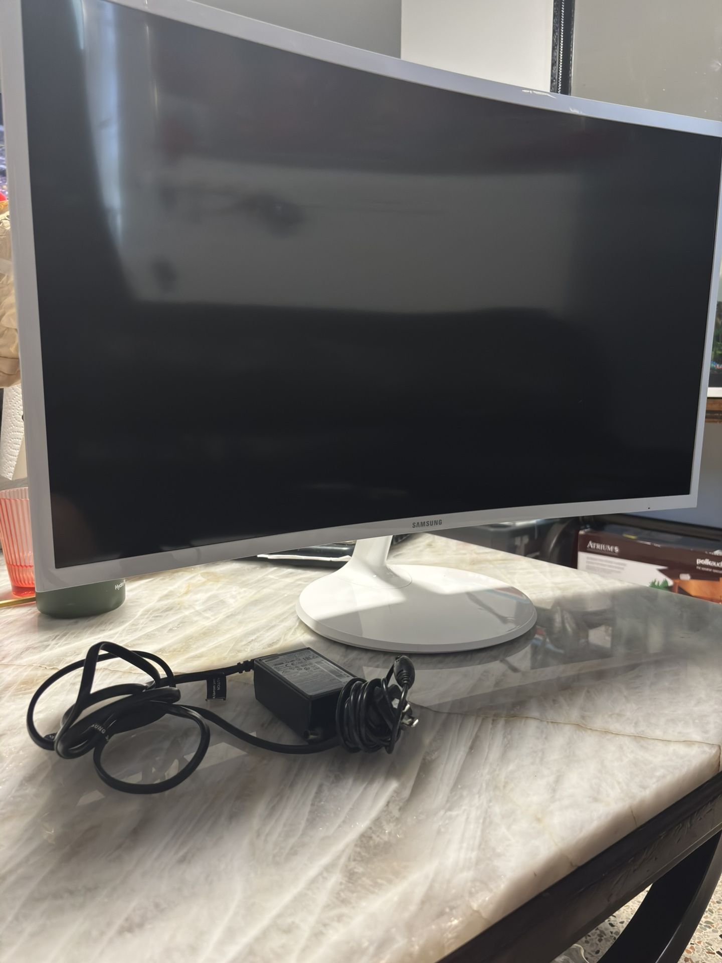 32" Essential Curved Monitor Samsung