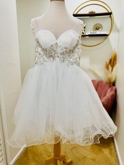 New with Tag, size  2. White Aoisos strapless mini dress has a sweetheart neckline