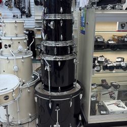 Tama Drum Set