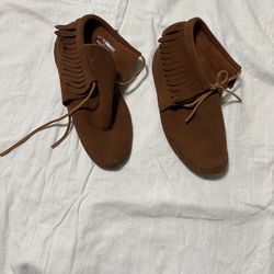 Minnetonka moccasin boots