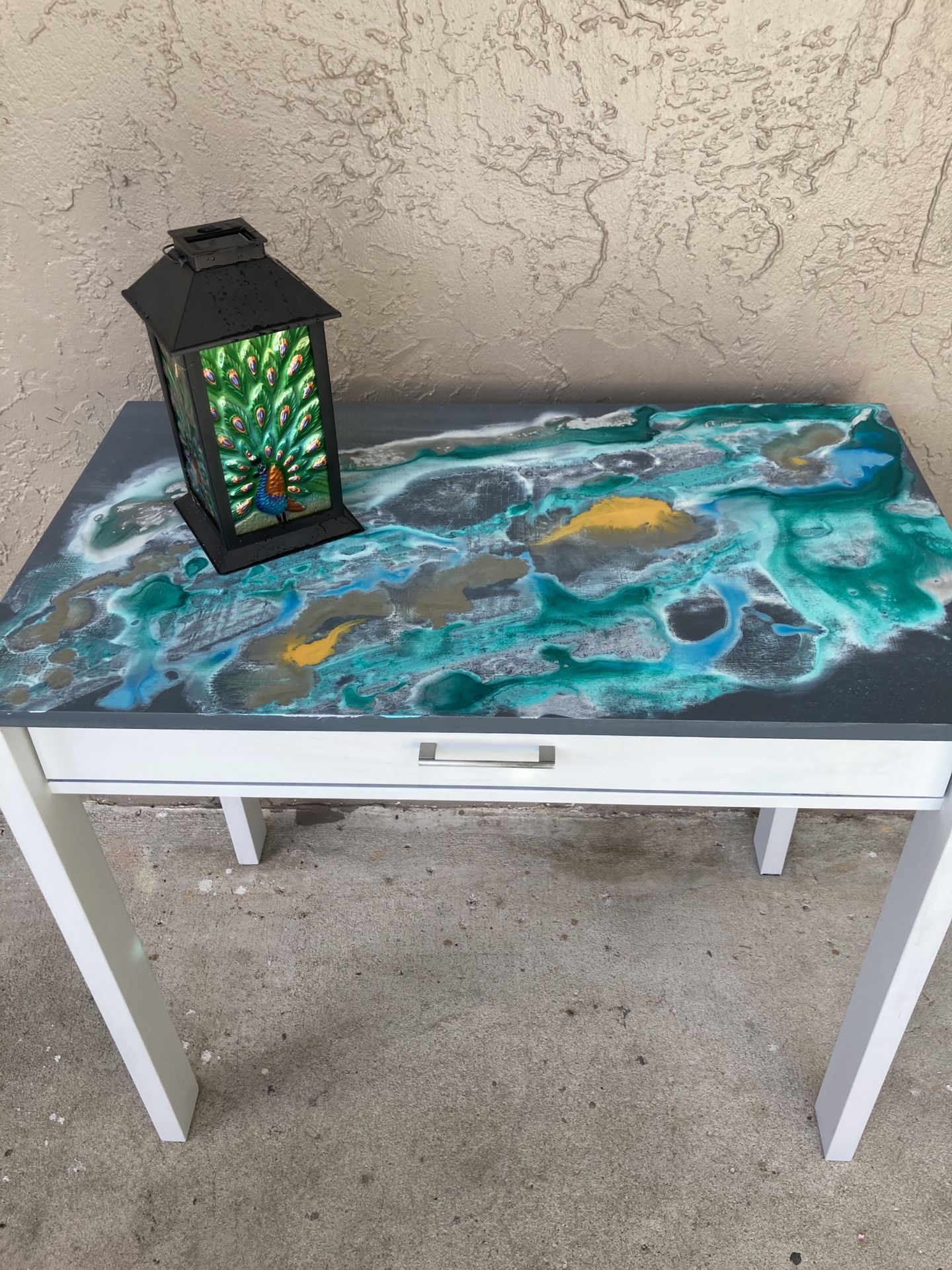 Small Desk Vanity Or Entry Way Table 