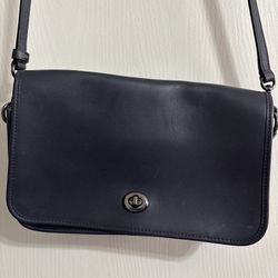 Coach Limited Edition Navy Leather Turnlock Crossbody Bag. A1(contact info removed)5.